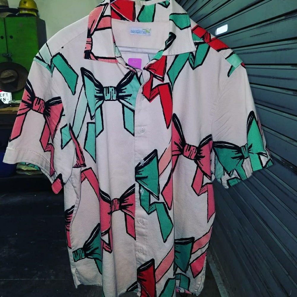 Seaplane bow tie button up